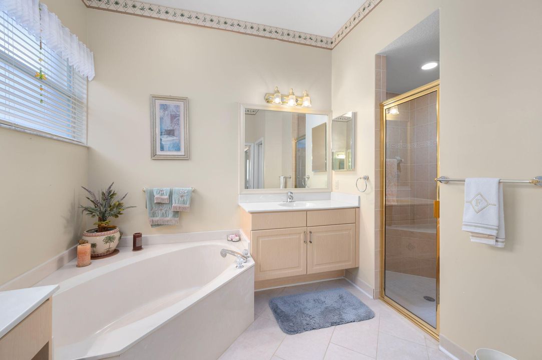 合同活跃: $379,000 (3 贝兹, 2 浴室, 2018 平方英尺)