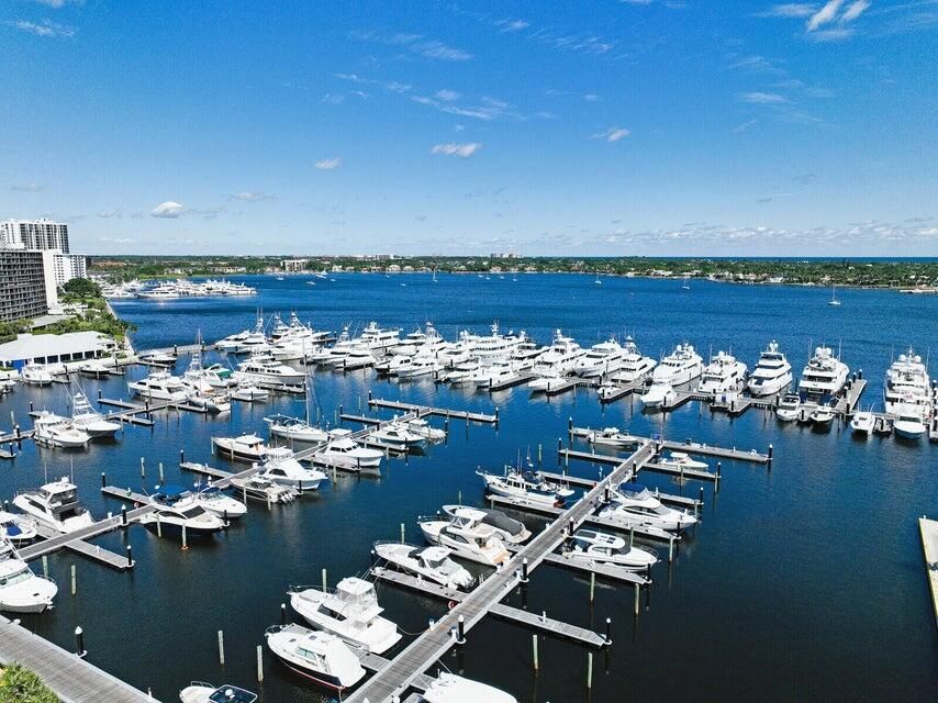 Active With Contract: $1,395,000 (3 beds, 3 baths, 3290 Square Feet)