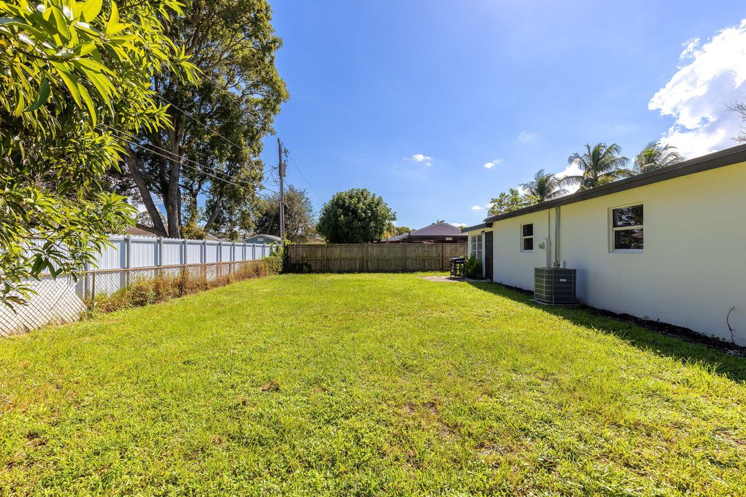 For Sale: $450,000 (3 beds, 2 baths, 1242 Square Feet)