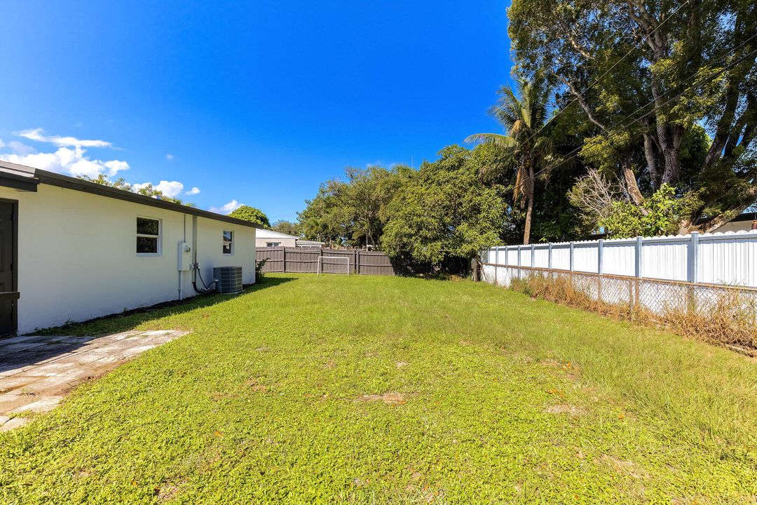 For Sale: $450,000 (3 beds, 2 baths, 1242 Square Feet)