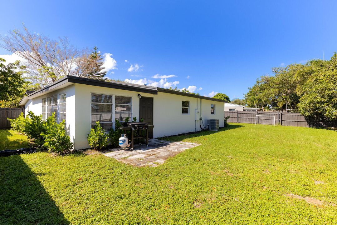 For Sale: $450,000 (3 beds, 2 baths, 1242 Square Feet)