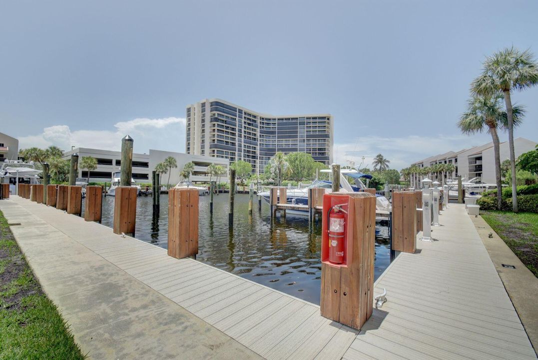 Active With Contract: $5,500 (2 beds, 2 baths, 1426 Square Feet)