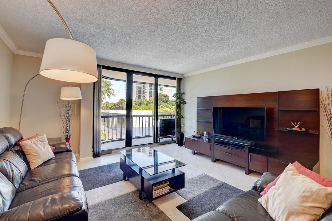 Active With Contract: $5,500 (2 beds, 2 baths, 1426 Square Feet)