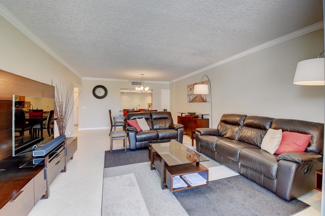 Active With Contract: $5,500 (2 beds, 2 baths, 1426 Square Feet)