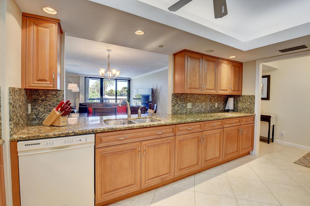 Active With Contract: $5,500 (2 beds, 2 baths, 1426 Square Feet)