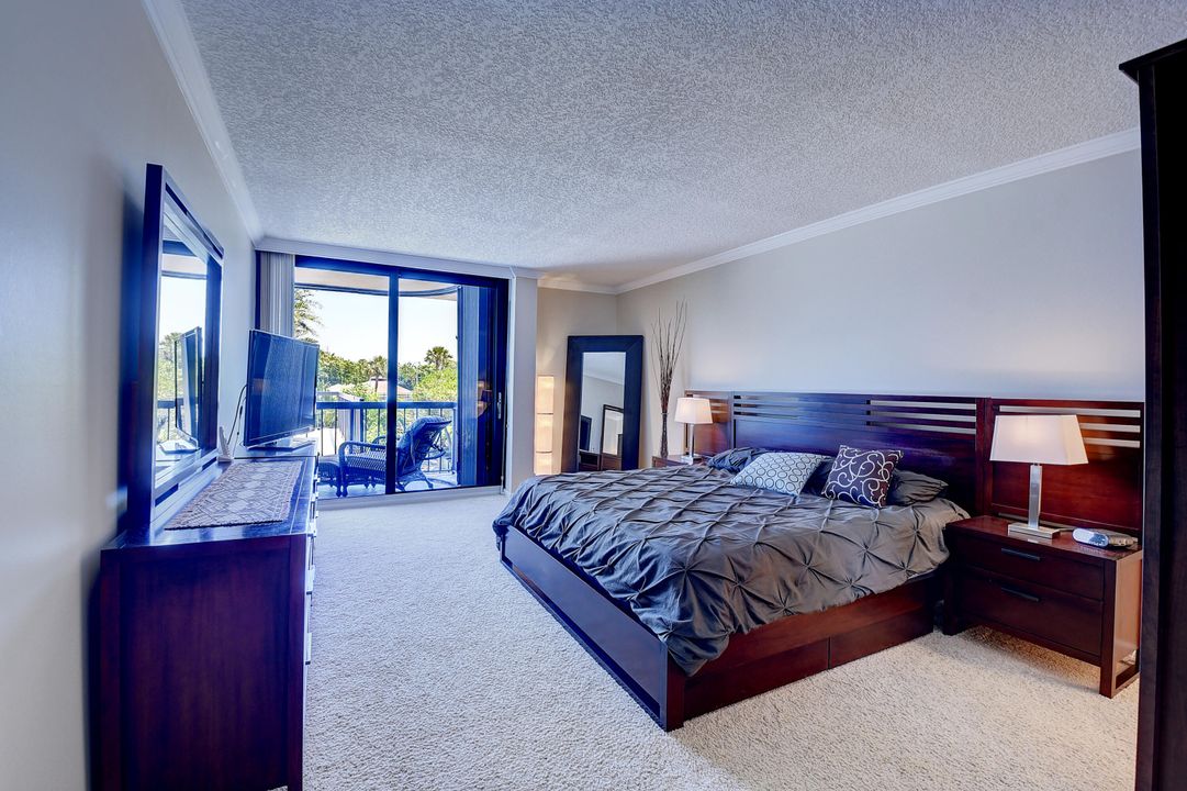 Active With Contract: $5,500 (2 beds, 2 baths, 1426 Square Feet)