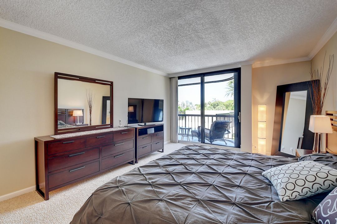 Active With Contract: $5,500 (2 beds, 2 baths, 1426 Square Feet)