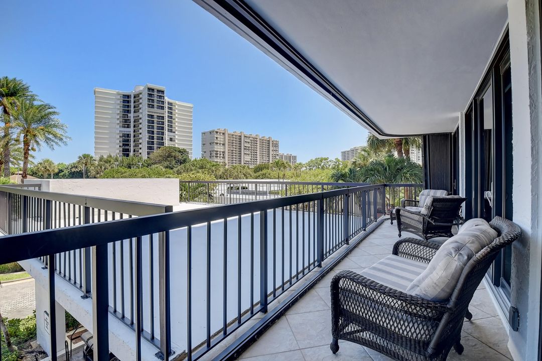 Active With Contract: $5,500 (2 beds, 2 baths, 1426 Square Feet)