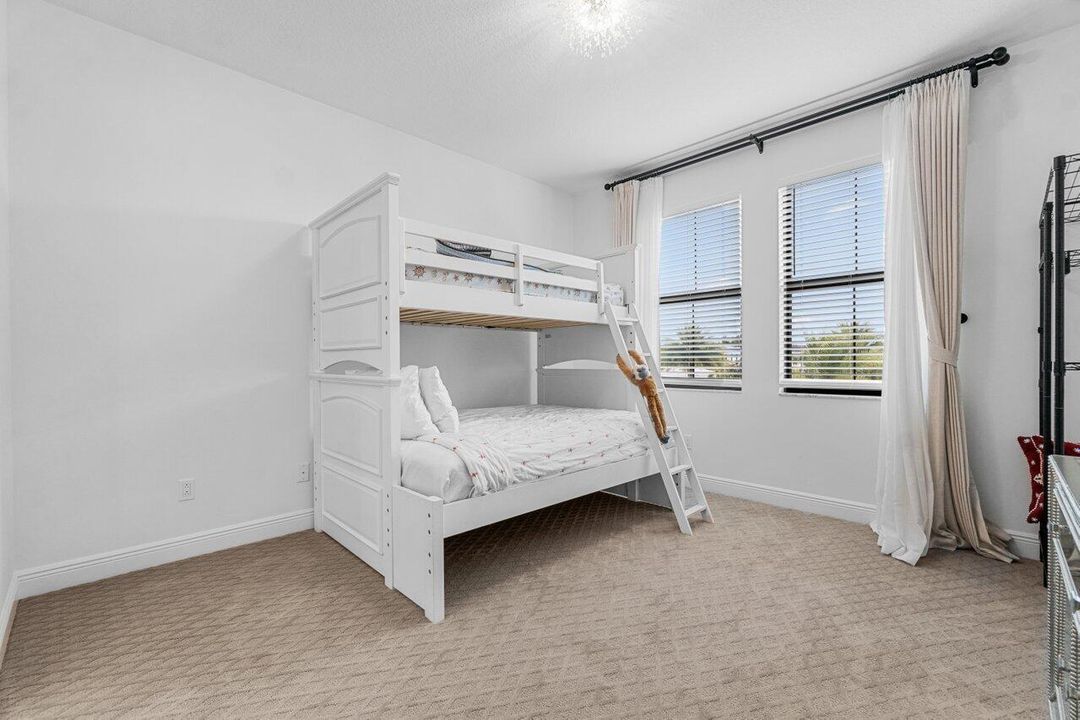 En Renta: $12,000 (5 camas, 5 baños, 5292 Pies cuadrados)