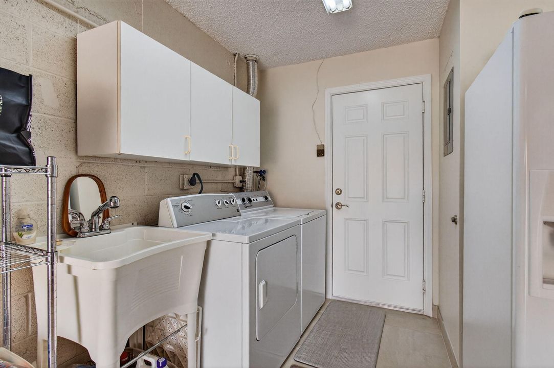 Active With Contract: $315,000 (2 beds, 2 baths, 1404 Square Feet)