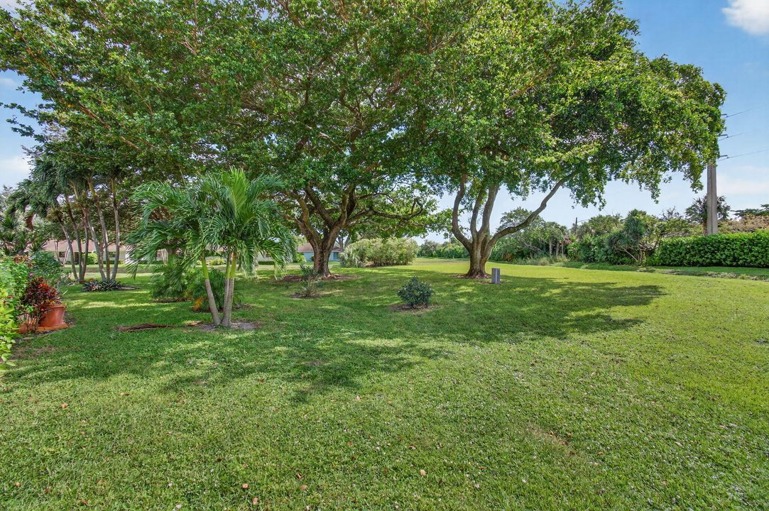 Active With Contract: $315,000 (2 beds, 2 baths, 1404 Square Feet)