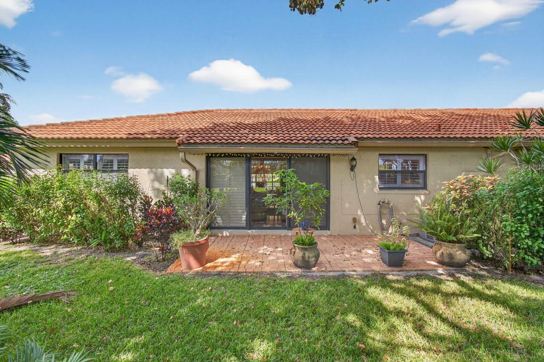 Active With Contract: $315,000 (2 beds, 2 baths, 1404 Square Feet)