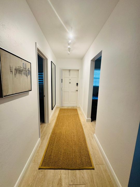 For Sale: $379,000 (2 beds, 2 baths, 962 Square Feet)