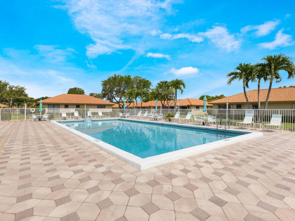 Active With Contract: $315,000 (2 beds, 2 baths, 1404 Square Feet)