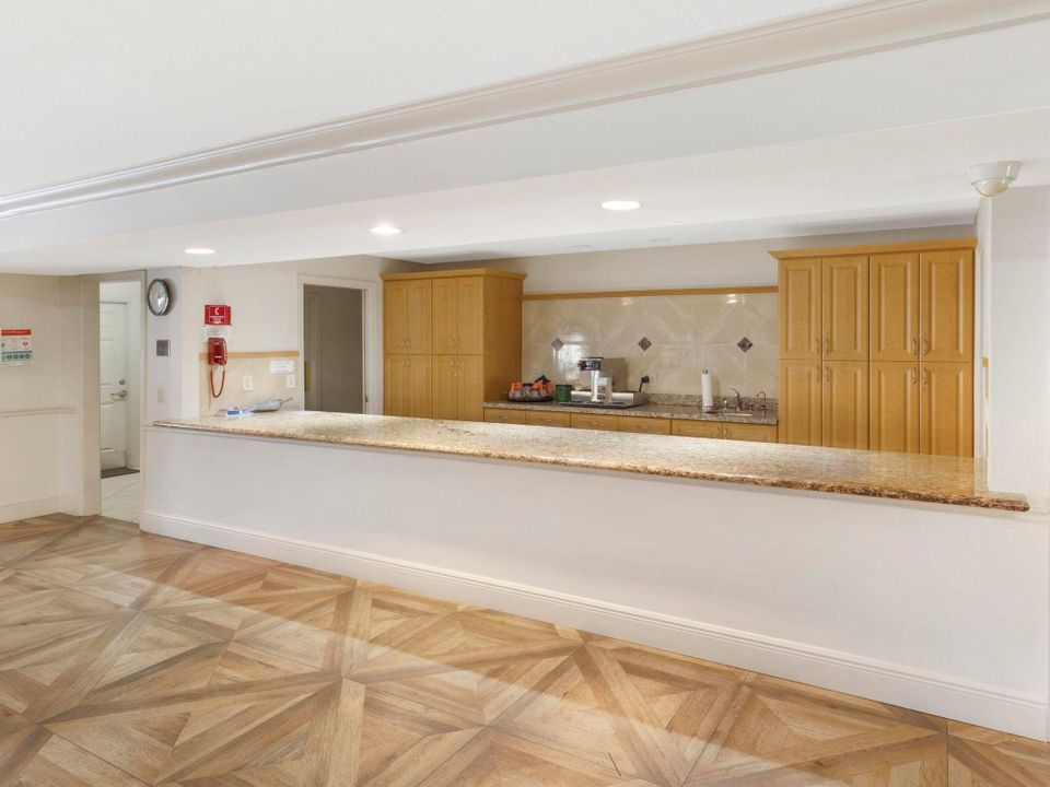 Active With Contract: $315,000 (2 beds, 2 baths, 1404 Square Feet)