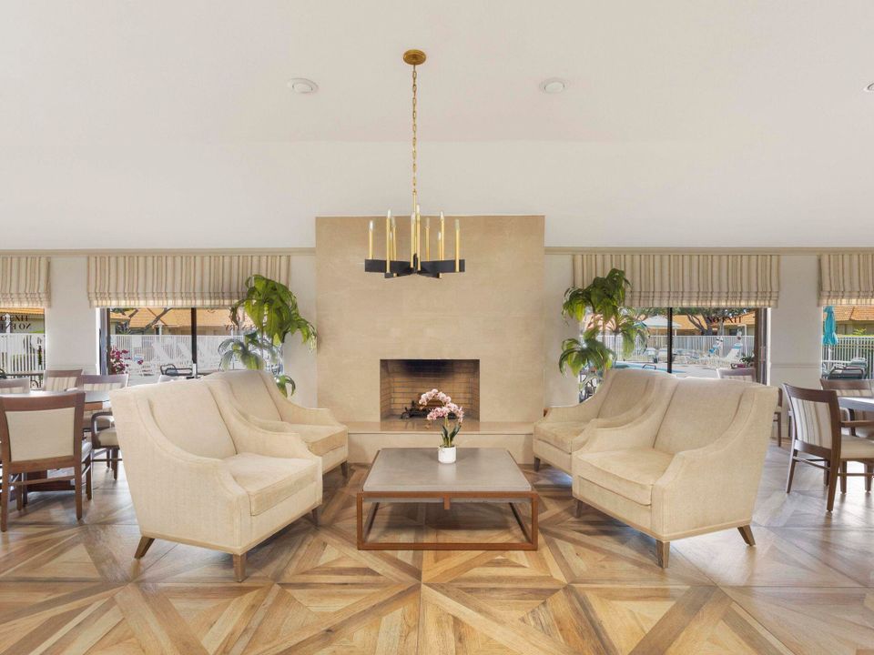 Active With Contract: $315,000 (2 beds, 2 baths, 1404 Square Feet)