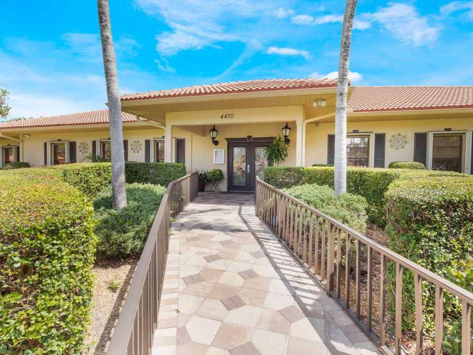 Active With Contract: $315,000 (2 beds, 2 baths, 1404 Square Feet)