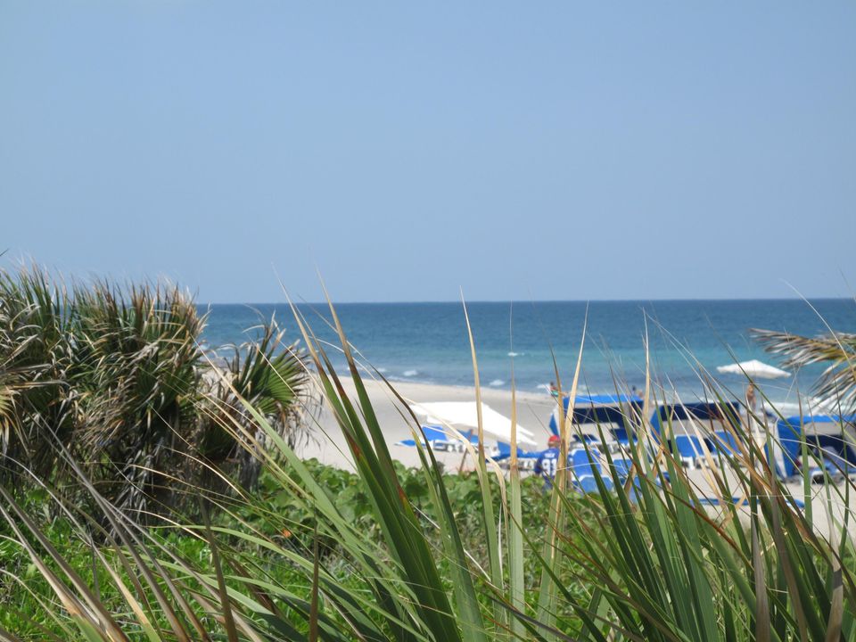 Active With Contract: $315,000 (2 beds, 2 baths, 1404 Square Feet)