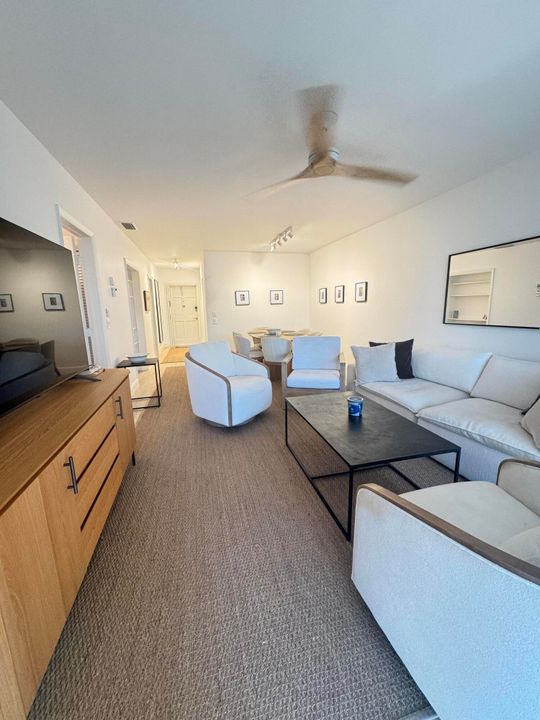 For Sale: $379,000 (2 beds, 2 baths, 962 Square Feet)