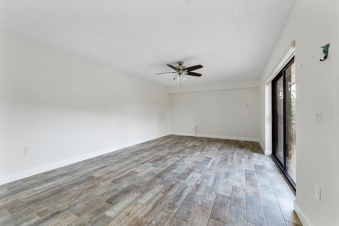 Active With Contract: $2,100 (2 beds, 2 baths, 1288 Square Feet)