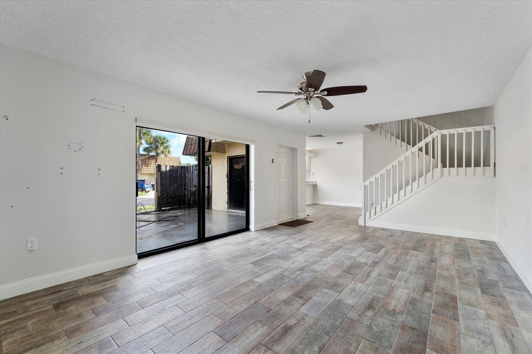 Active With Contract: $2,100 (2 beds, 2 baths, 1288 Square Feet)
