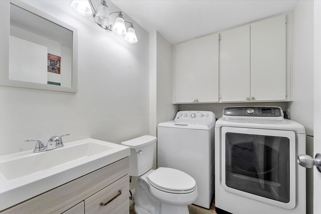 Active With Contract: $2,100 (2 beds, 2 baths, 1288 Square Feet)
