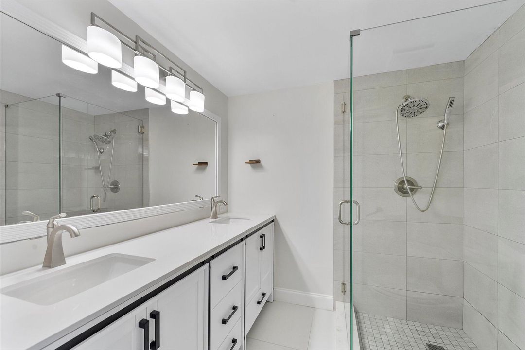 Active With Contract: $2,100 (2 beds, 2 baths, 1288 Square Feet)