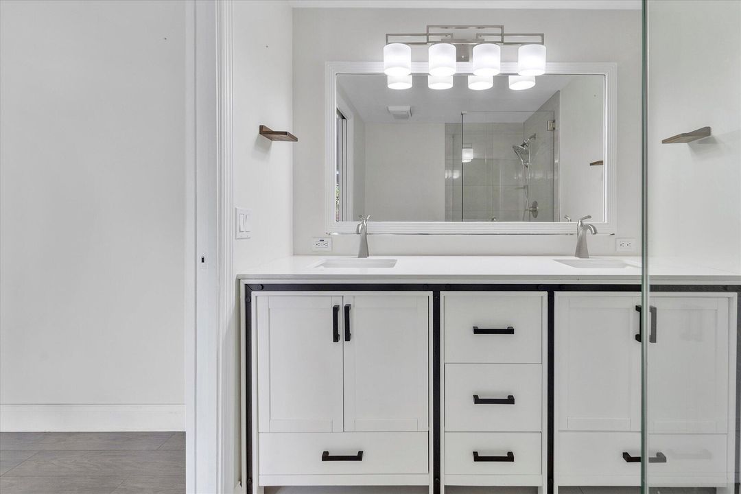 Active With Contract: $2,100 (2 beds, 2 baths, 1288 Square Feet)