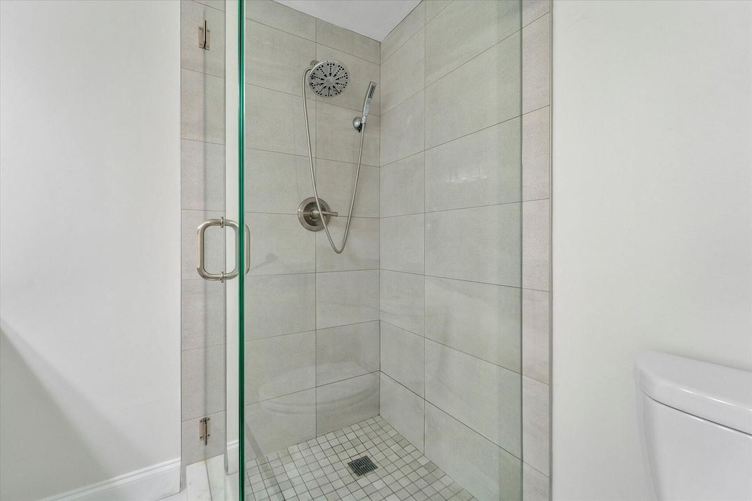 Active With Contract: $2,100 (2 beds, 2 baths, 1288 Square Feet)