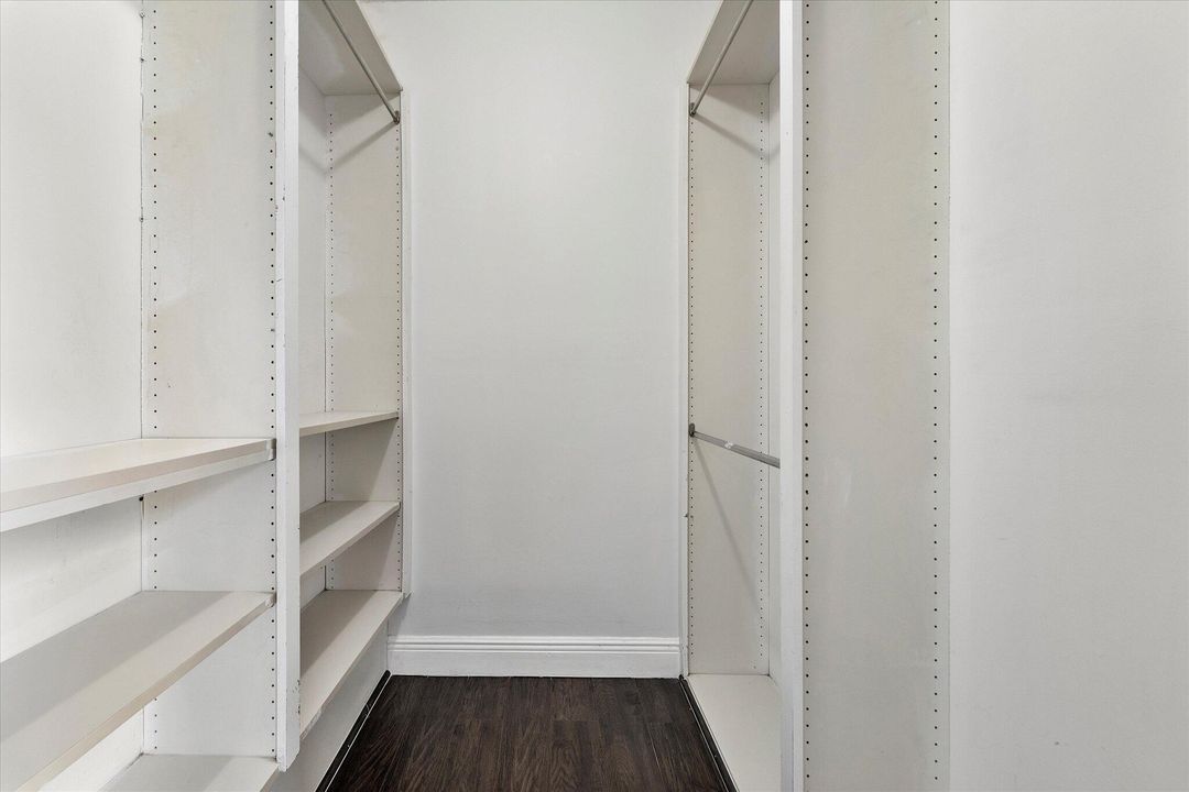 Active With Contract: $2,100 (2 beds, 2 baths, 1288 Square Feet)