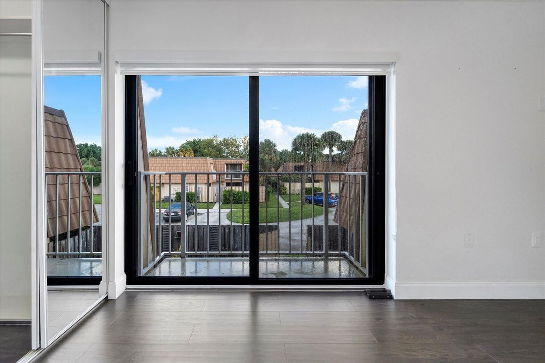 Active With Contract: $2,100 (2 beds, 2 baths, 1288 Square Feet)