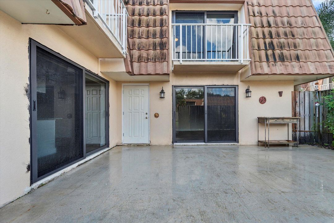 Active With Contract: $2,100 (2 beds, 2 baths, 1288 Square Feet)