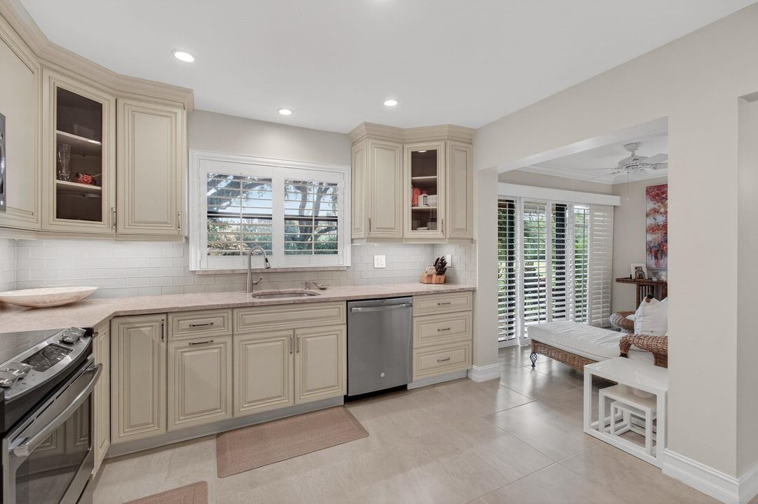 Active With Contract: $315,000 (2 beds, 2 baths, 1404 Square Feet)