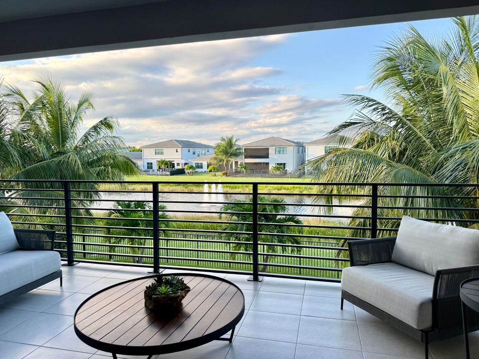 Activo con contrato: $2,250,000 (5 camas, 5 baños, 3687 Pies cuadrados)