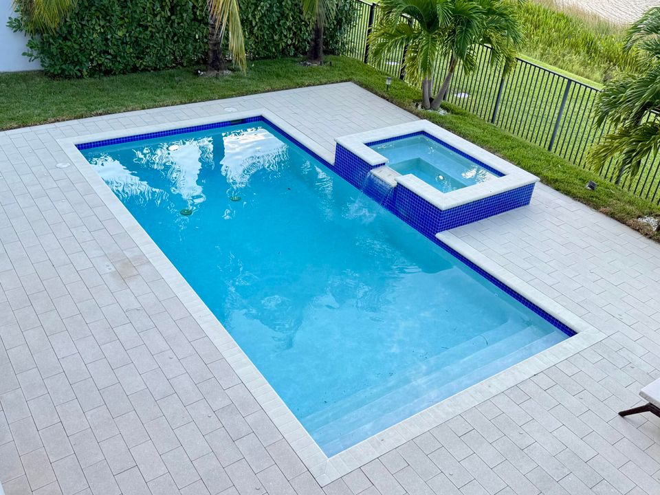 Activo con contrato: $2,250,000 (5 camas, 5 baños, 3687 Pies cuadrados)