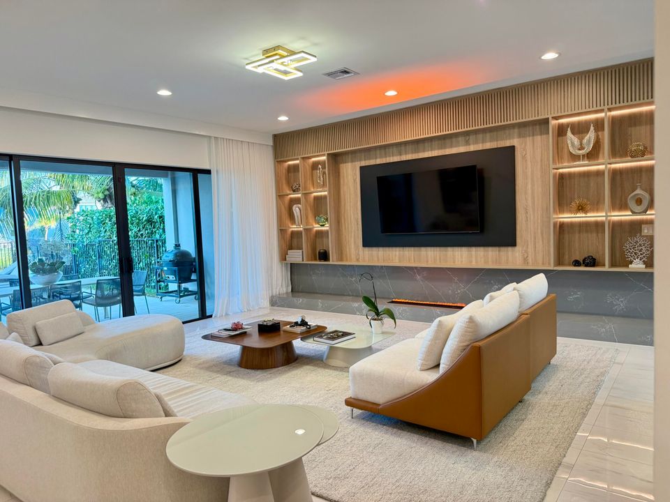 Activo con contrato: $2,250,000 (5 camas, 5 baños, 3687 Pies cuadrados)