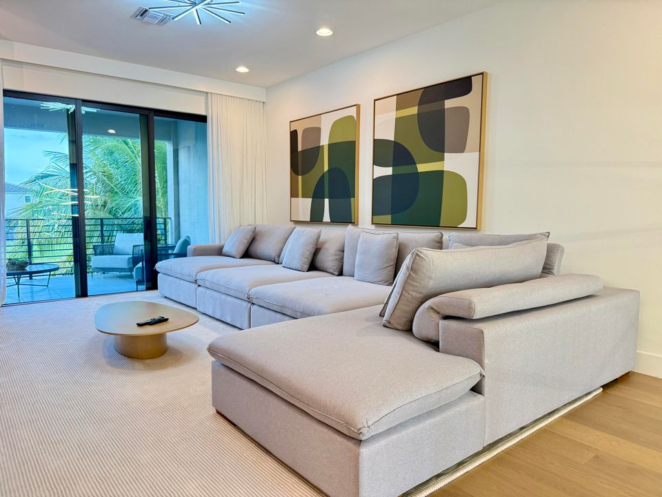 Activo con contrato: $2,250,000 (5 camas, 5 baños, 3687 Pies cuadrados)