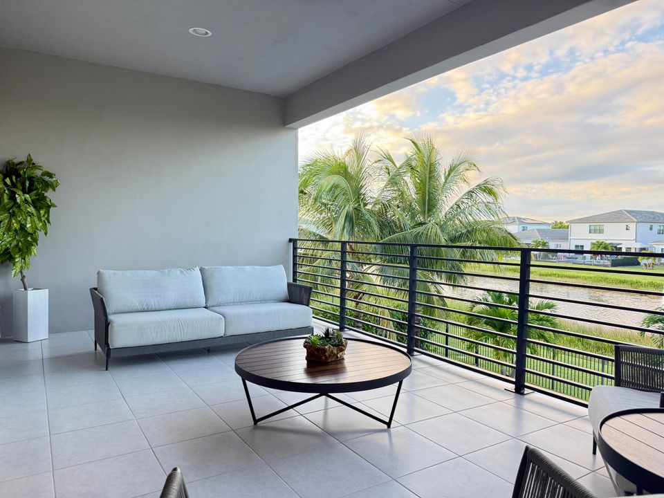 Activo con contrato: $2,250,000 (5 camas, 5 baños, 3687 Pies cuadrados)