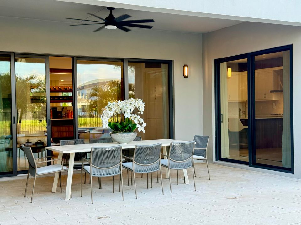 Activo con contrato: $2,250,000 (5 camas, 5 baños, 3687 Pies cuadrados)