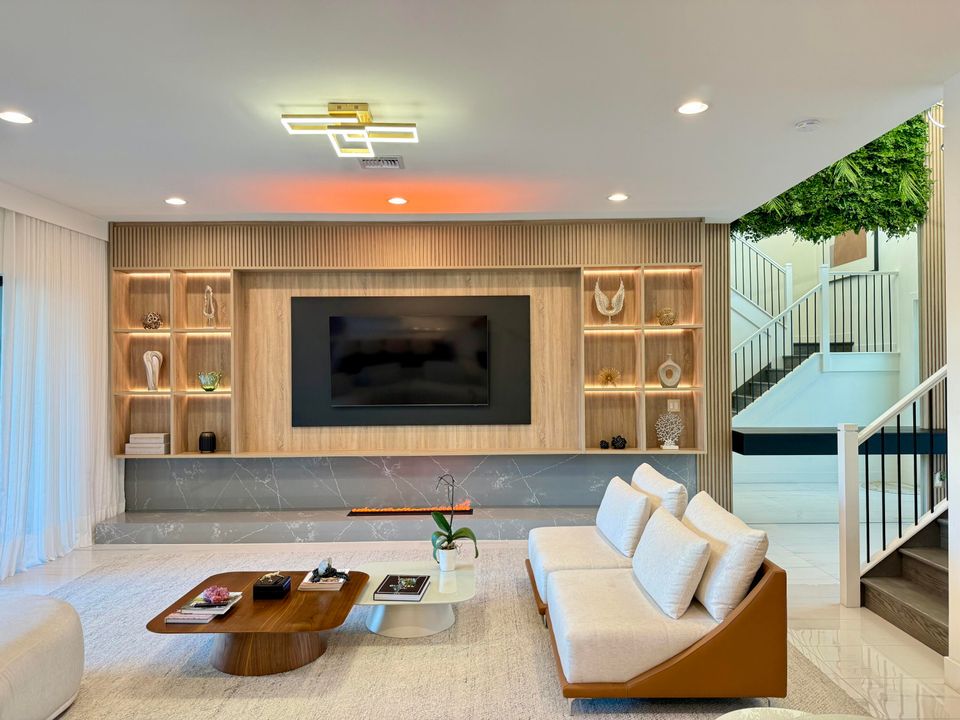 Activo con contrato: $2,250,000 (5 camas, 5 baños, 3687 Pies cuadrados)