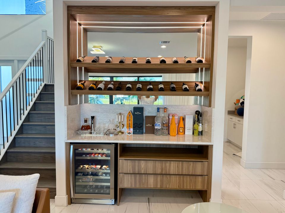 Activo con contrato: $2,250,000 (5 camas, 5 baños, 3687 Pies cuadrados)