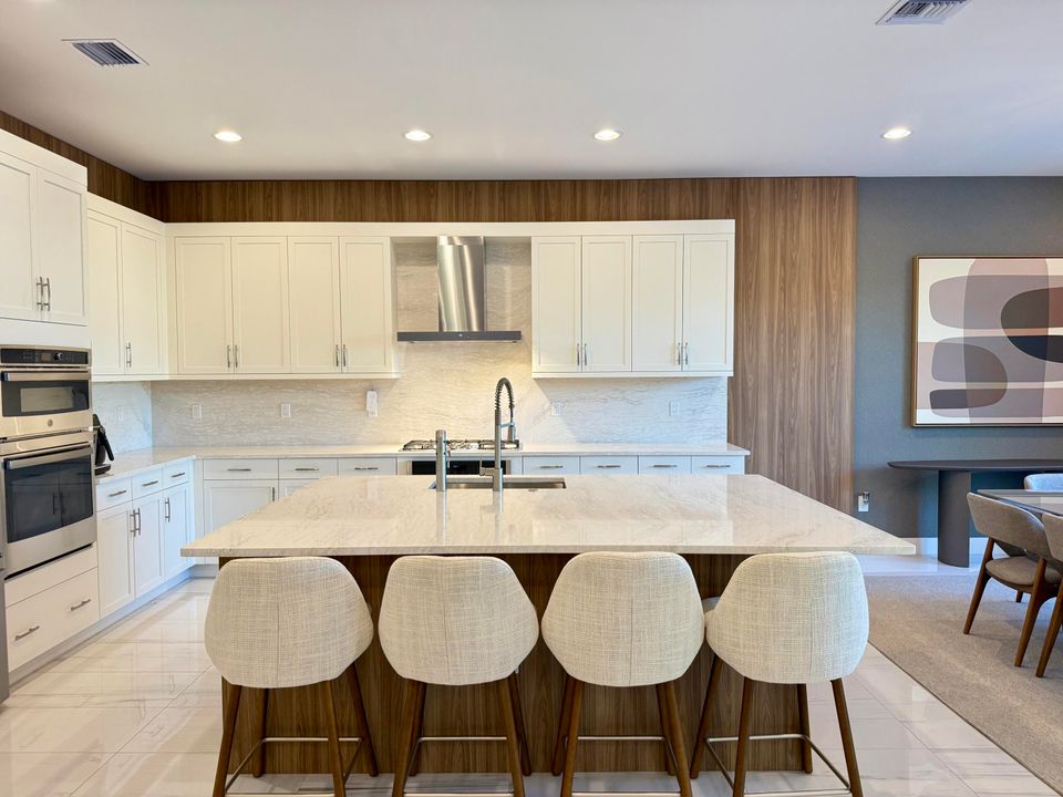 Activo con contrato: $2,250,000 (5 camas, 5 baños, 3687 Pies cuadrados)