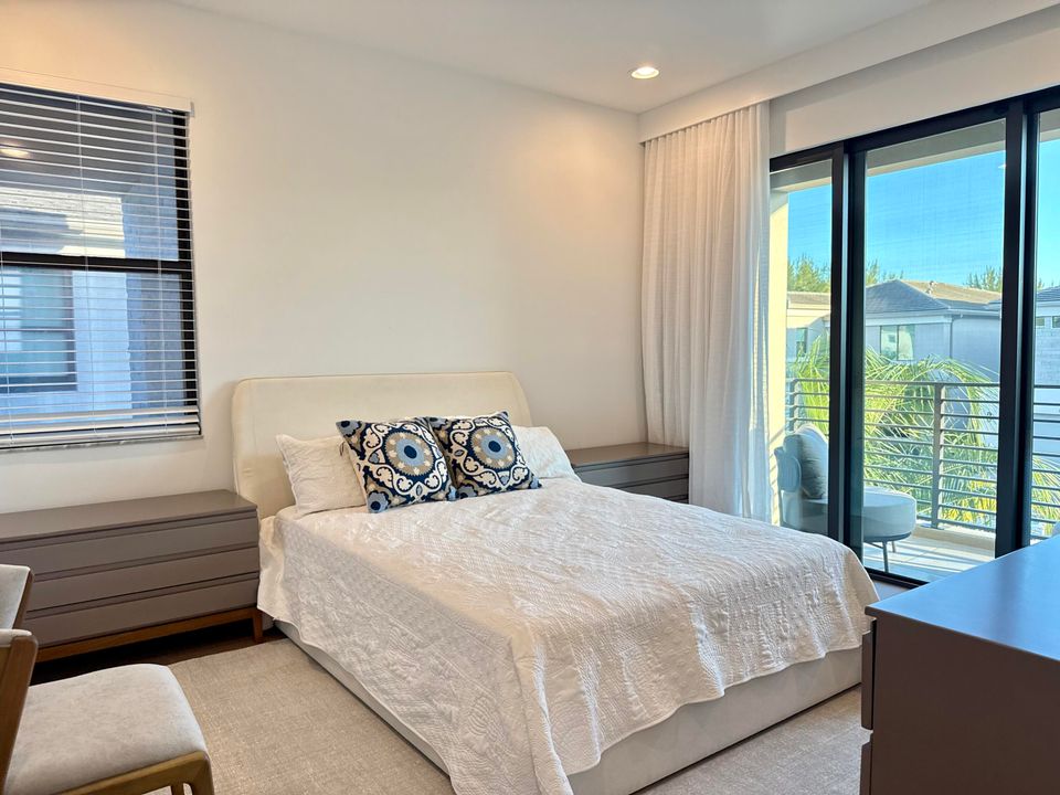 Activo con contrato: $2,250,000 (5 camas, 5 baños, 3687 Pies cuadrados)