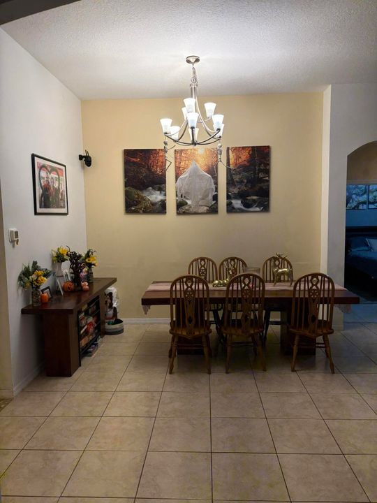 Active With Contract: $515,000 (3 beds, 2 baths, 1688 Square Feet)