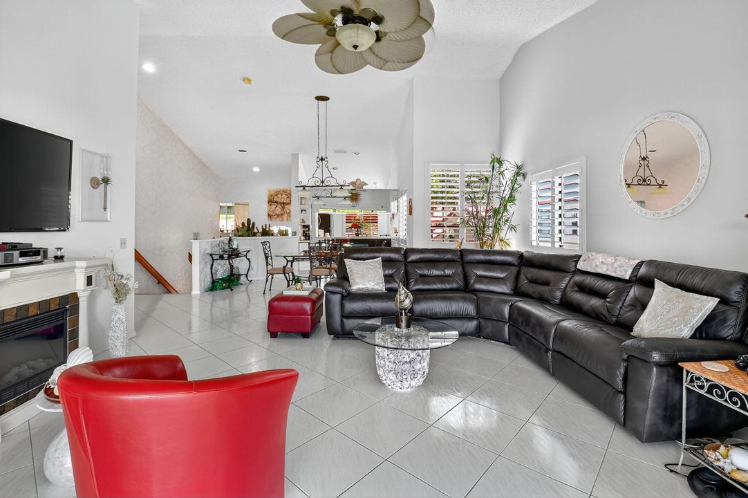 Active With Contract: $3,500 (3 beds, 2 baths, 1620 Square Feet)