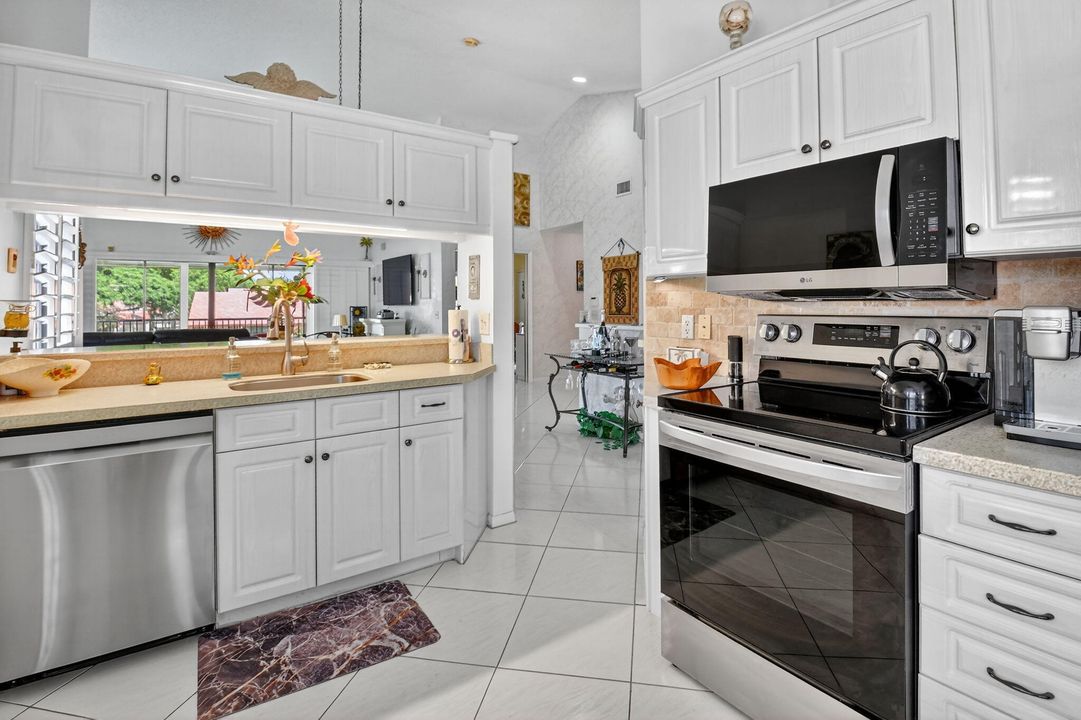 Active With Contract: $3,500 (3 beds, 2 baths, 1620 Square Feet)