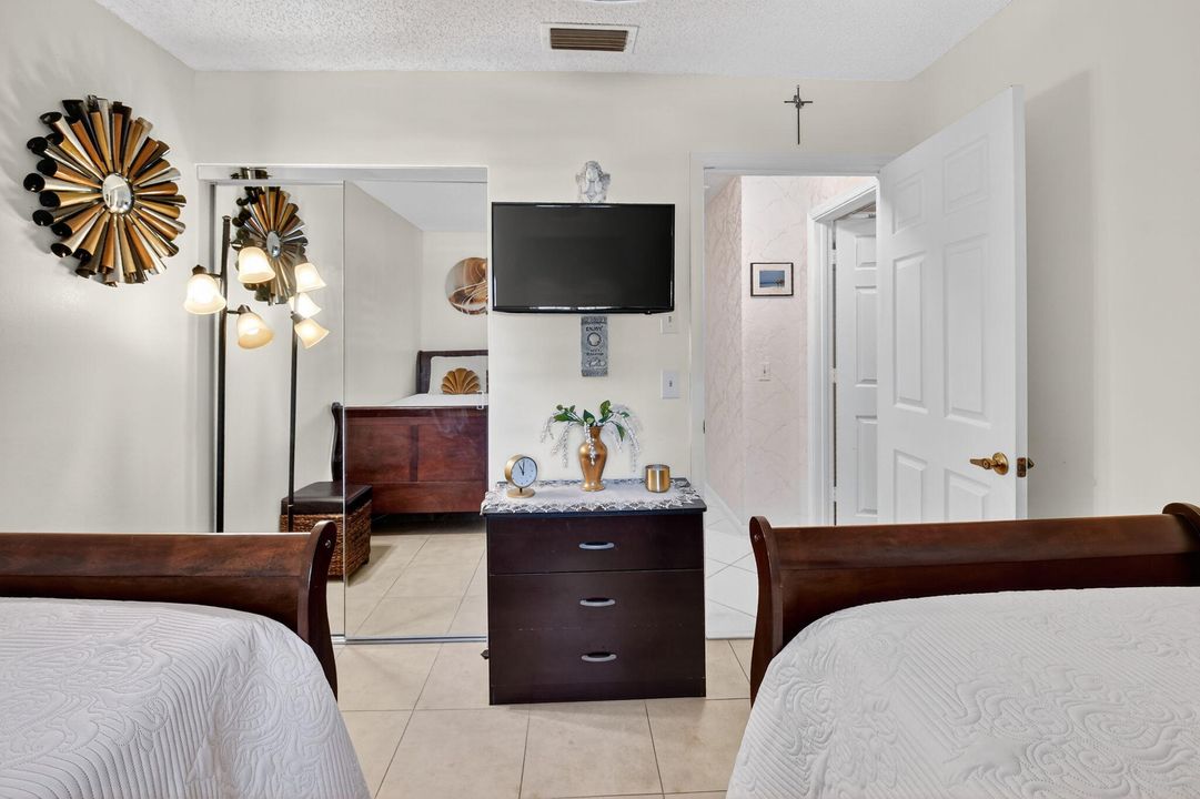 Active With Contract: $3,500 (3 beds, 2 baths, 1620 Square Feet)
