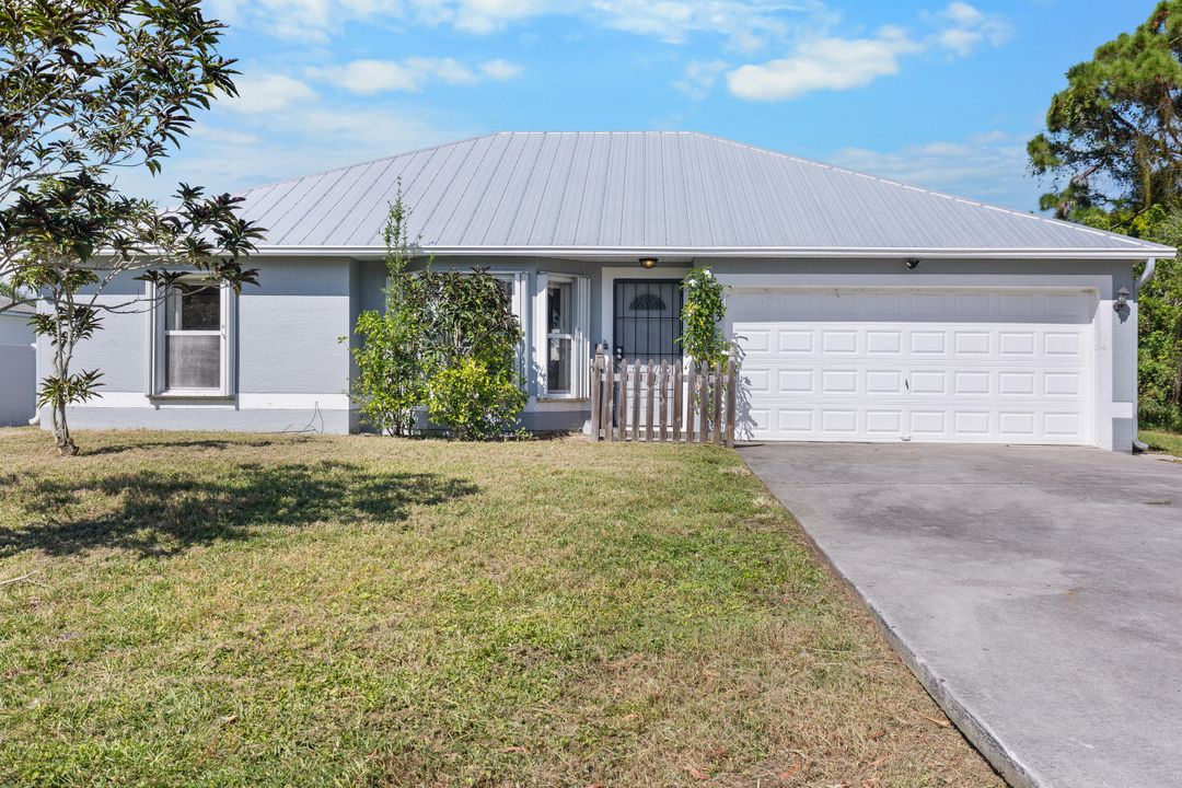 Recently Rented: $2,500 (3 beds, 2 baths, 1370 Square Feet)