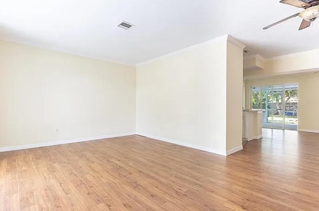 For Sale: $329,000 (3 beds, 3 baths, 1698 Square Feet)