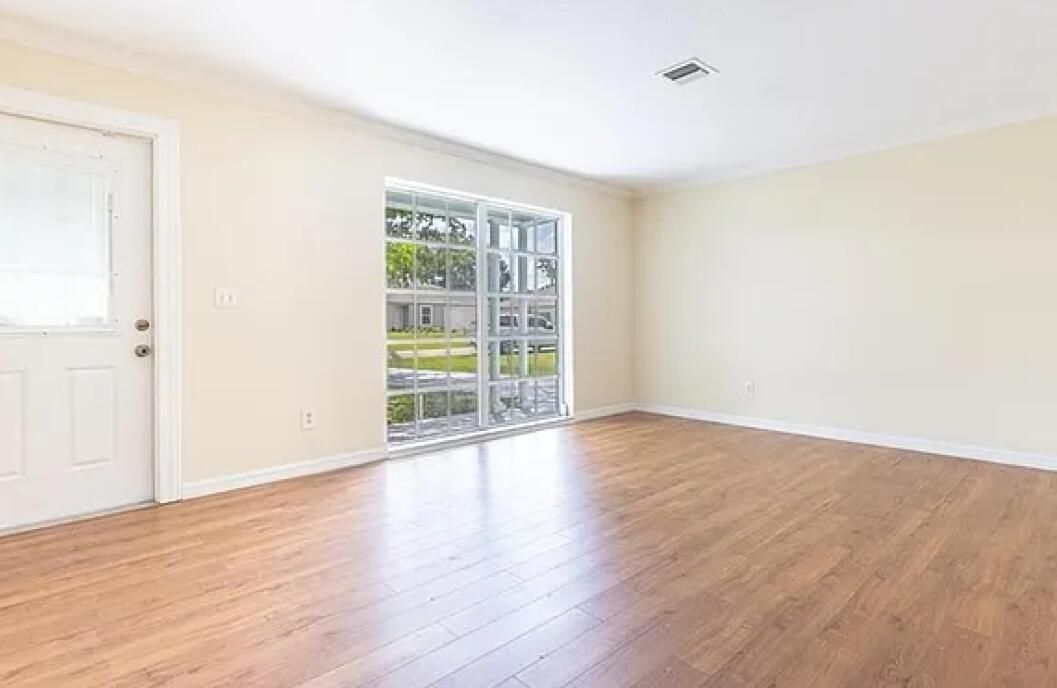 For Sale: $329,000 (3 beds, 3 baths, 1698 Square Feet)